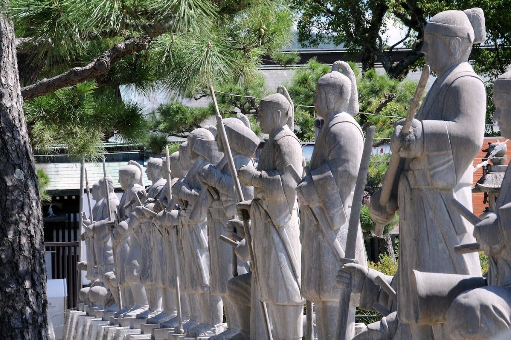 47 Ronin - statues